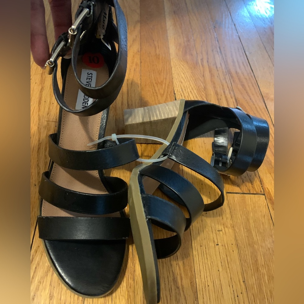NEW - Steve Madden Black Strappy Sandals w/block heel — Size: 10